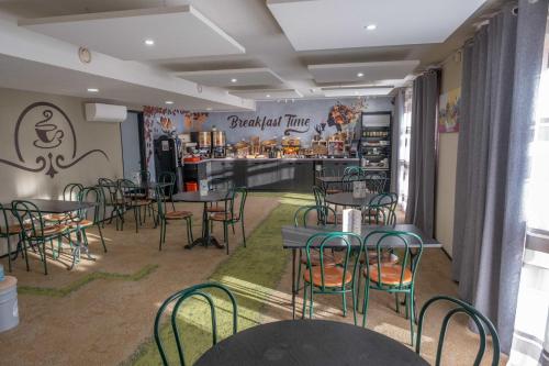 Εστιατόριο ή άλλο μέρος για φαγητό στο Hôtel The Originals Access, Bourges Nord Saint-Doulchard