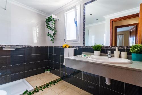 a bathroom with a sink and a mirror at Cactus in Puerto del Carmen