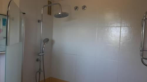 Bilik mandi di Piso Tranquilo Ponferrada