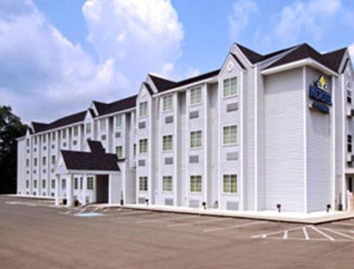 Gallery image of Microtel Inn and Suites Gassaway in Bison