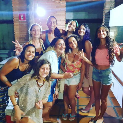 a group of women posing for a picture at Hostel Trópico de Capricórnio - Tenório in Ubatuba