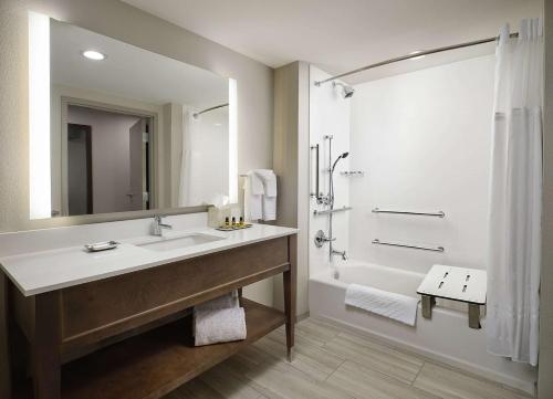 a bathroom with a sink and a shower and a tub at Best Western Plus Desoto in Olive Branch