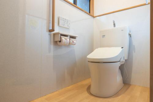 a bathroom with a white toilet in a room at Temple Hotel 正暦寺 in Ayabe