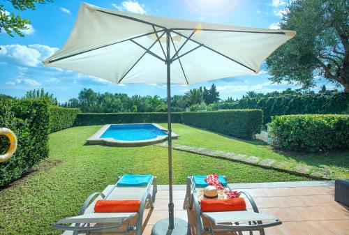 Bazén v ubytovaní Owl Booking Villa Tarongers - Stay For Couples alebo v jeho blízkosti