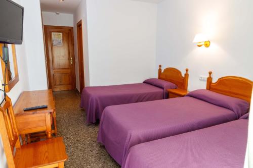 Tempat tidur dalam kamar di Hotel Herasu