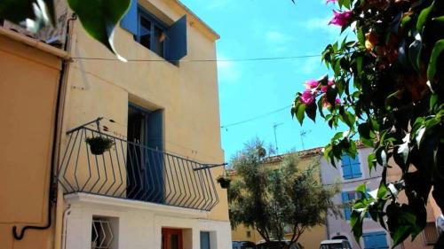 Romantic Maison de Pecheur sparkling sea views