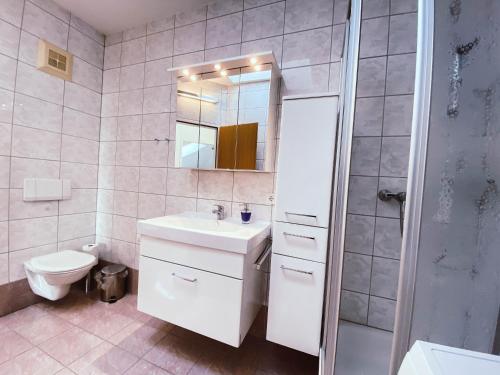 Koupelna v ubytování Ferienwohnung Karasek mit Seeblick