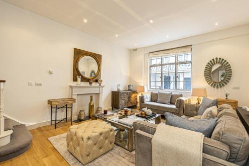 Elegant 2-bed house in Belgravia, Central London