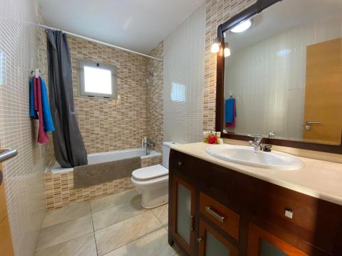 Bilik mandi di VILLA LOBA WITH PRIVATE POOL