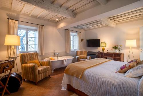 Säng eller sängar i ett rum på Castello di Volpaia