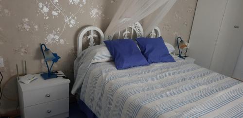 En eller flere senge i et værelse på Finca Las Dunas con dos Chalets con jacuzzis en primera linea de playa uno de 4 dormitorios y otro de 2 dormitorios