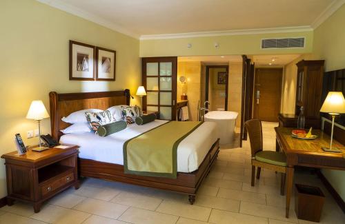 Postel nebo postele na pokoji v ubytování Maritim Resort & Spa Mauritius