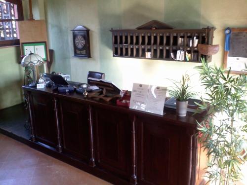 a wooden counter in a room with at Agriturismo Cascina Maiocca in Mediglia