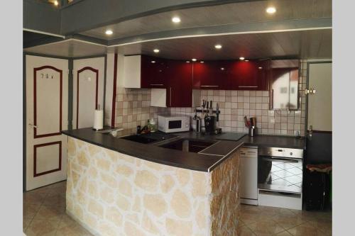 Studio mezzanine en résidence avec piscine au village