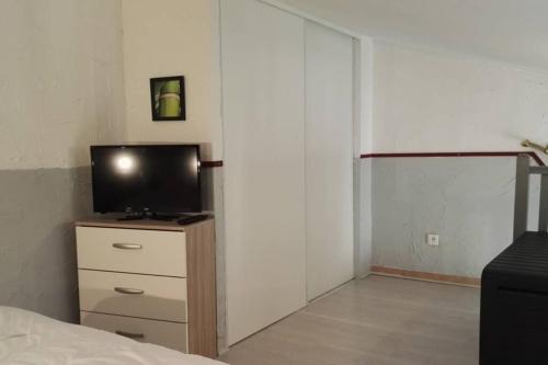 Studio mezzanine en résidence avec piscine au village
