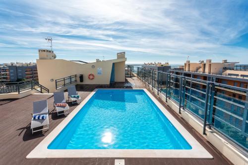Privilege Apartment Naessens with Rooftop Pool, Village Marina - Olhão