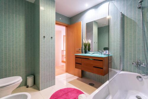 Privilege Apartment Naessens with Rooftop Pool, Village Marina - Olhão