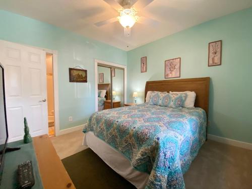 A bed or beds in a room at Magnolia Pointe by Palmetto Vacations