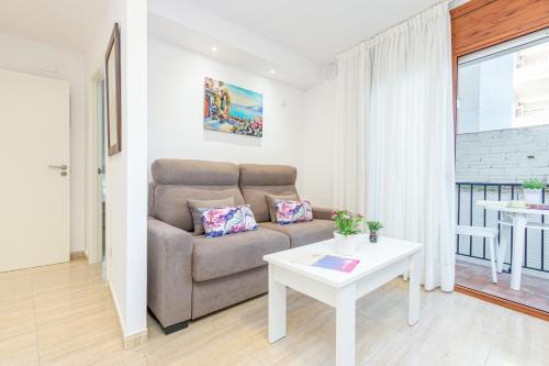 Apart-rent Apartamento Av Rhode 1º 2009 cerca de la playa con parking y wifi