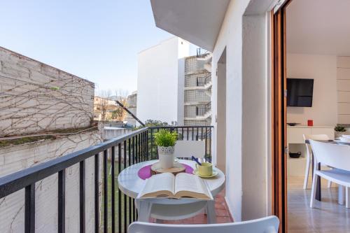 Balkón alebo terasa v ubytovaní Apart-rent Apartament Av Rhode 1º 2009