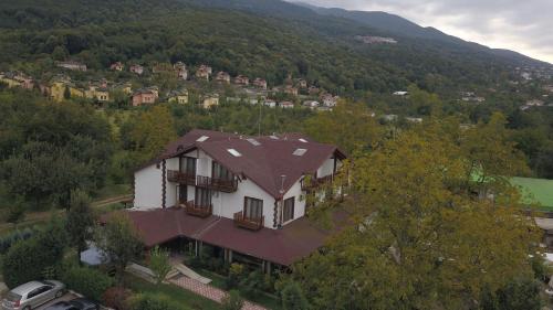 Gallery image of Cevizdibi Hotel in Masukiye