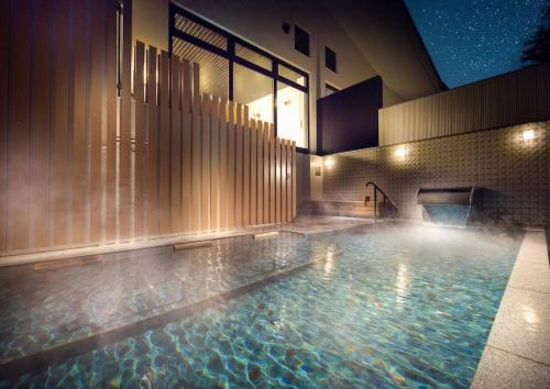 a swimming pool with water in a building at Holiday Inn Resort Shinano-Omachi Kuroyon by IHG in Omachi