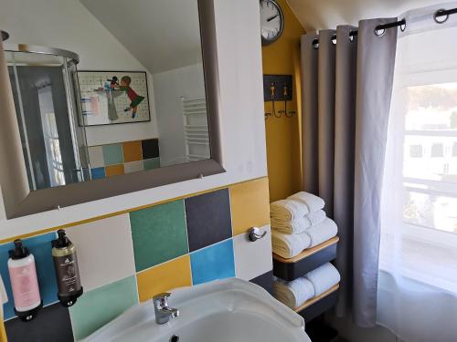 Ένα μπάνιο στο La Récréation - Chambres et Appartements