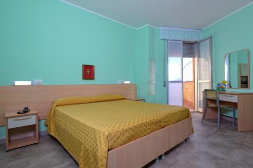 Postel nebo postele na pokoji v ubytování Hotel Maxim's