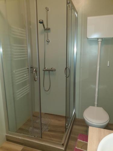 Bilik mandi di Apartman Ero