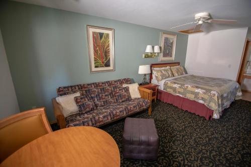 Postel nebo postele na pokoji v ubytování Coachlite Inn