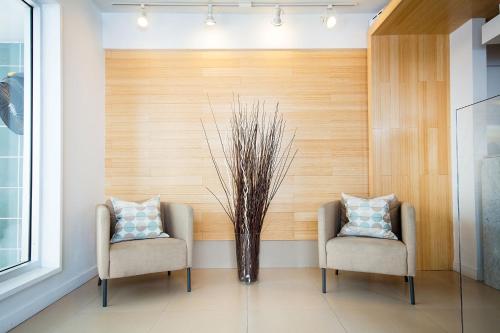 two chairs and a vase in a room at Ocean Reef Suites in Miami Beach