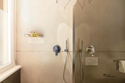 Design and romantic apartment with fireplace, Roma, Italia
