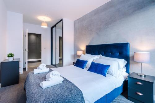 Tempat tidur dalam kamar di Hilltop Serviced Apartments - Ancoats