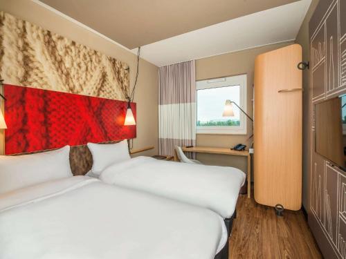 Ibis Muenchen Airport Sued Image