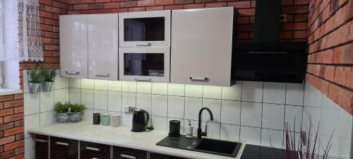 Una cocina o zona de cocina en Quiet Basement Apartment