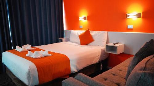 Postel nebo postele na pokoji v ubytování Waterfront Lodge Motel