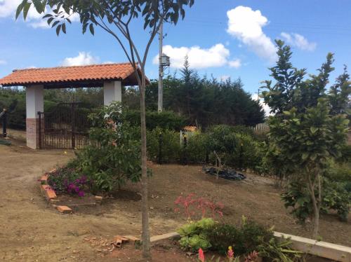 a garden with a gazebo and some plants at Condominio Portal del Sol, Cabaña en la Mesa de los Santos in Los Santos