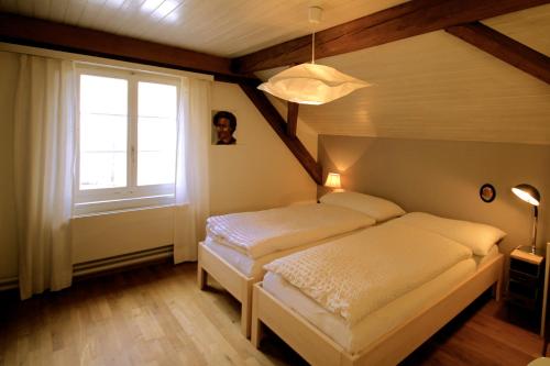 Ein Bett oder Betten in einem Zimmer der Unterkunft Gasthaus Schlosshalde