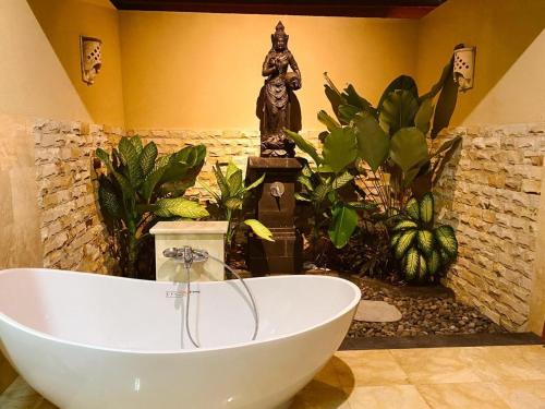Bagno di Three Brothers Bungalows & Villas