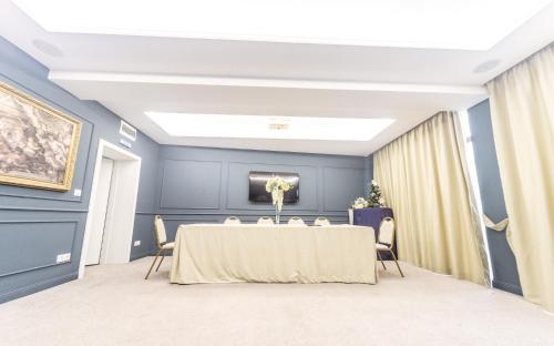 a meeting room with a table and chairs at Monte Vedetta in Sliven