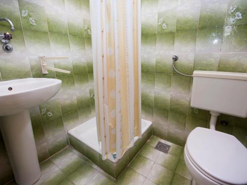 Ένα μπάνιο στο Apartment Bajan 545