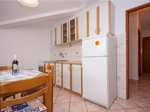 Η κουζίνα ή μικρή κουζίνα στο Apartment Bajan 545