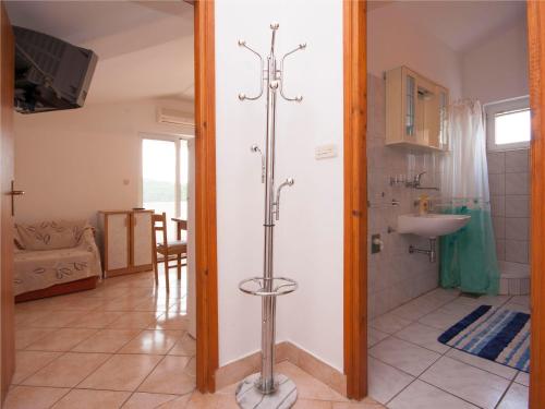 Ένα μπάνιο στο Apartment Bajan 545