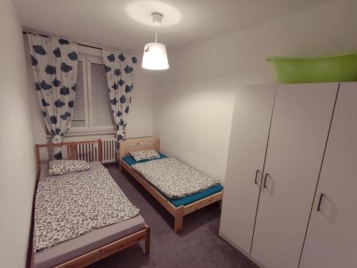 מיטה או מיטות בחדר ב-Apartmán Staré Hamry