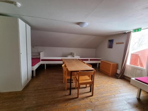 a room with a table and chairs in a room at Marsbäcken Hostel in Västervik