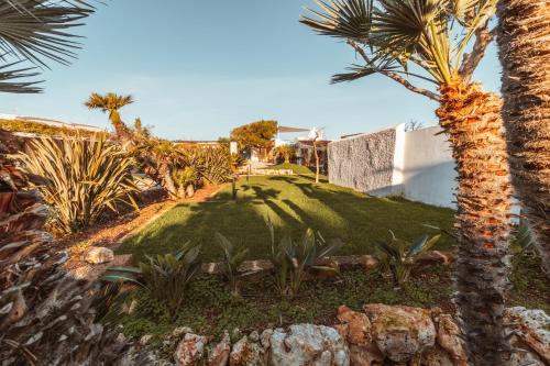 Κήπος έξω από το Echi di Puglia Marsento