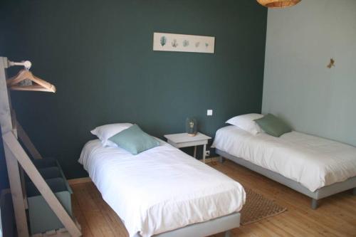 En eller flere senge i et værelse på Moulin de Bigorre