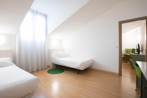Cama o camas de una habitación en Hotel Urdanibia Park