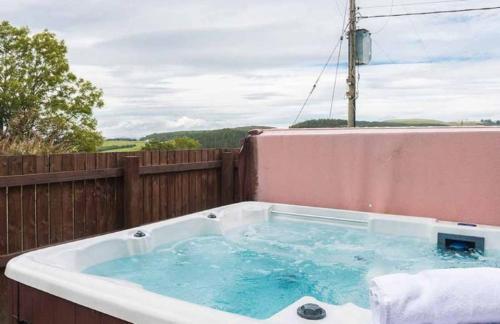 Keepers Lodge with Hot Tub near Perth Perthshire
