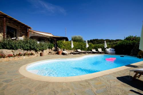 Swimmingpoolen hos eller tæt på B&B Villa Aurora